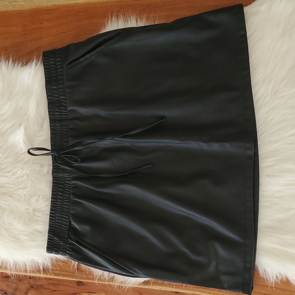 Shinestar Women’s Leather Like Mini Skirt Black Size Large